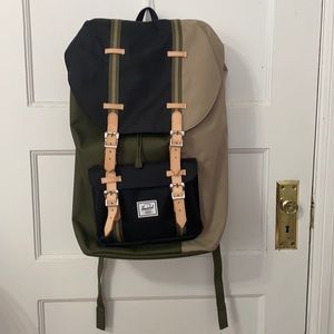 Herschel Classic Little America backpack